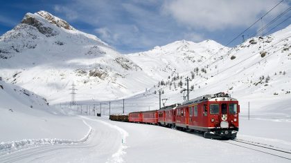 feature-train-travel